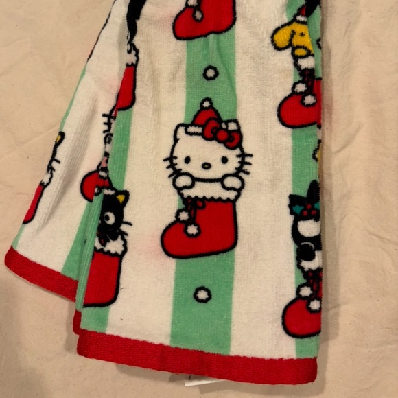 Hello Kitty & Friends Christmas hand towels, set of 2, NWOT - Picture 1 of 8